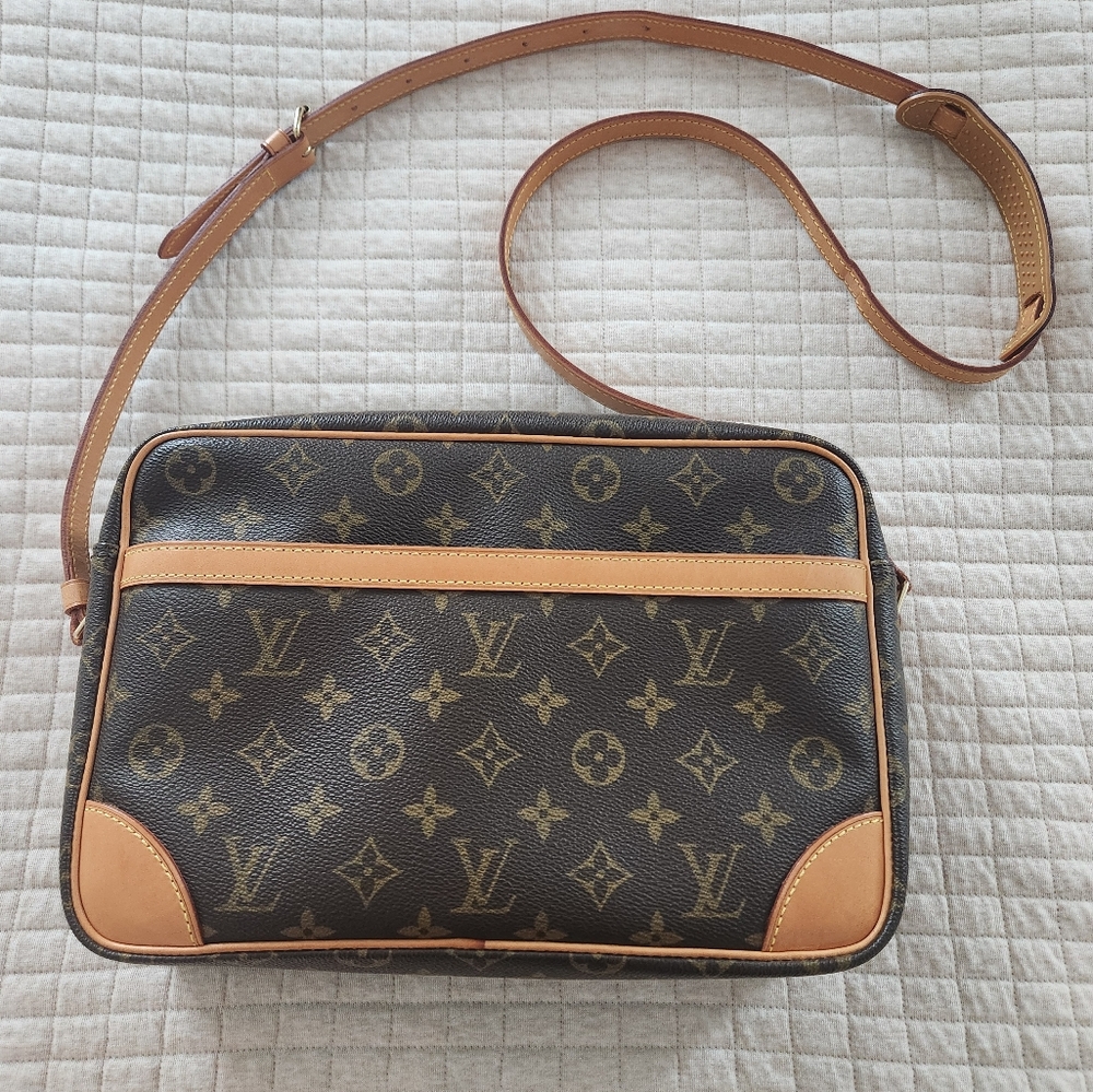 Louis Vuitton Trocadero 30 Crossbody Purse